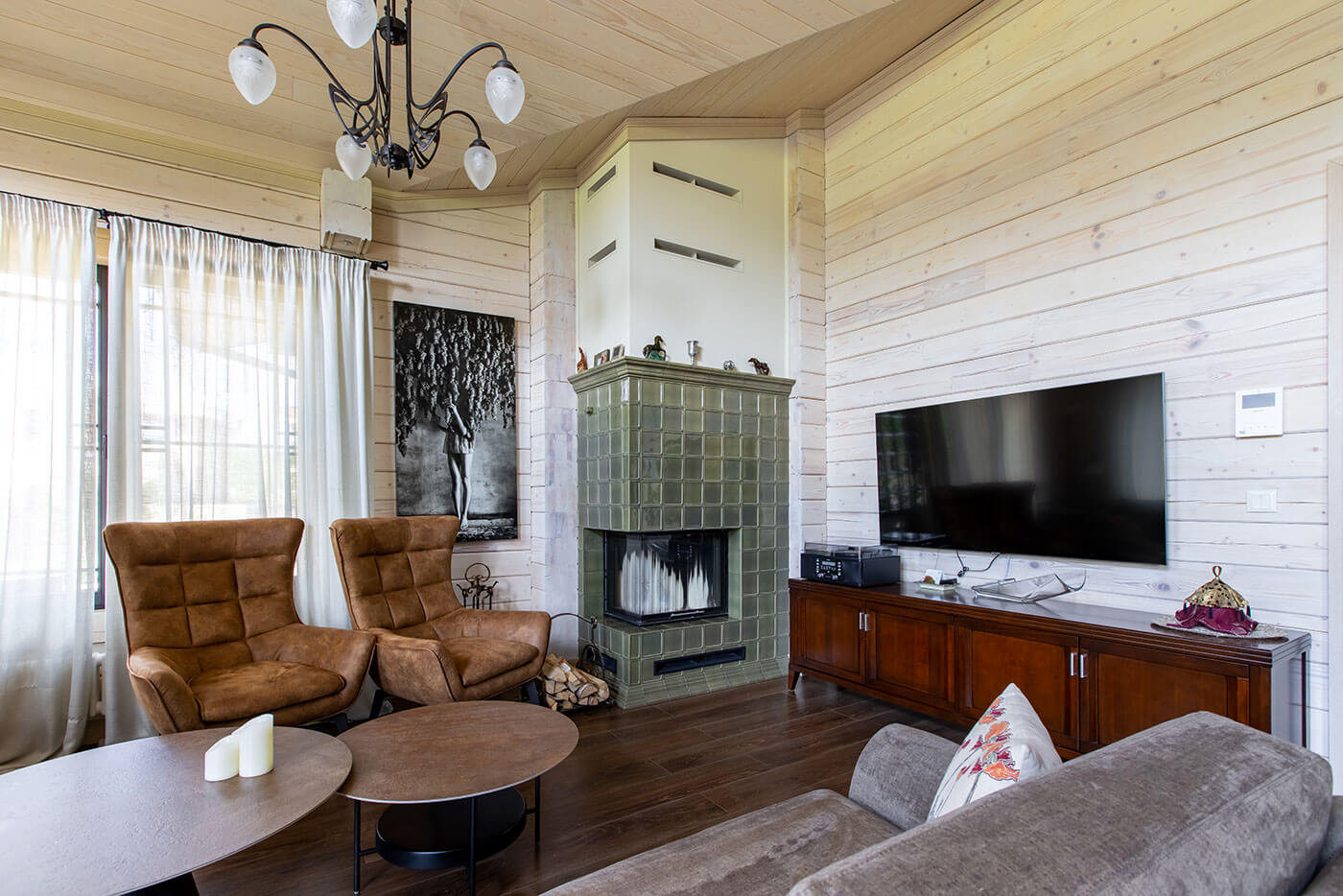 Облицовка углового камина изразцами Универсал